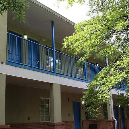 Magnolia Bay Hotel & Suites Джоунсбъроу Екстериор снимка