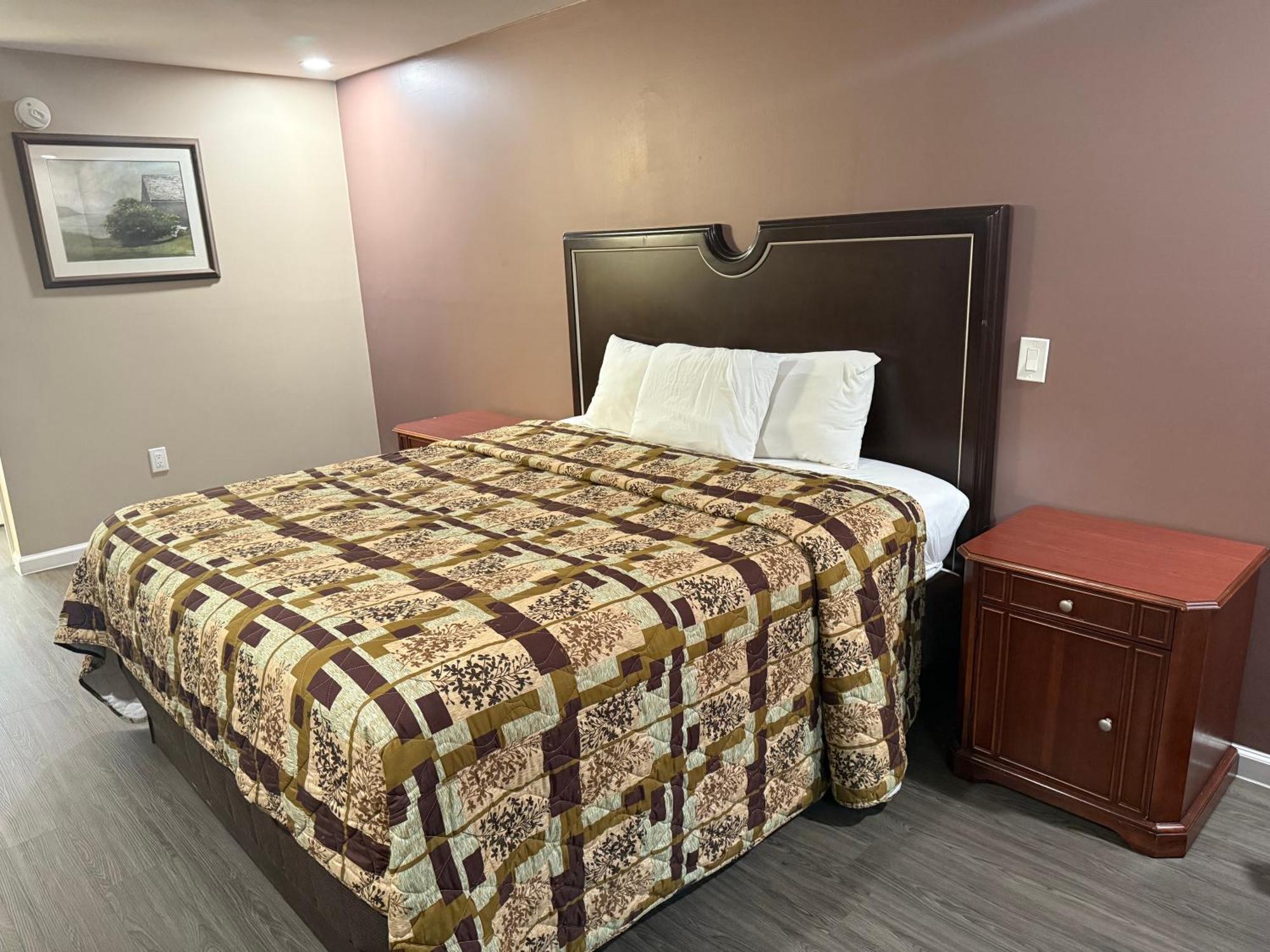 Magnolia Bay Hotel & Suites Джоунсбъроу Екстериор снимка
