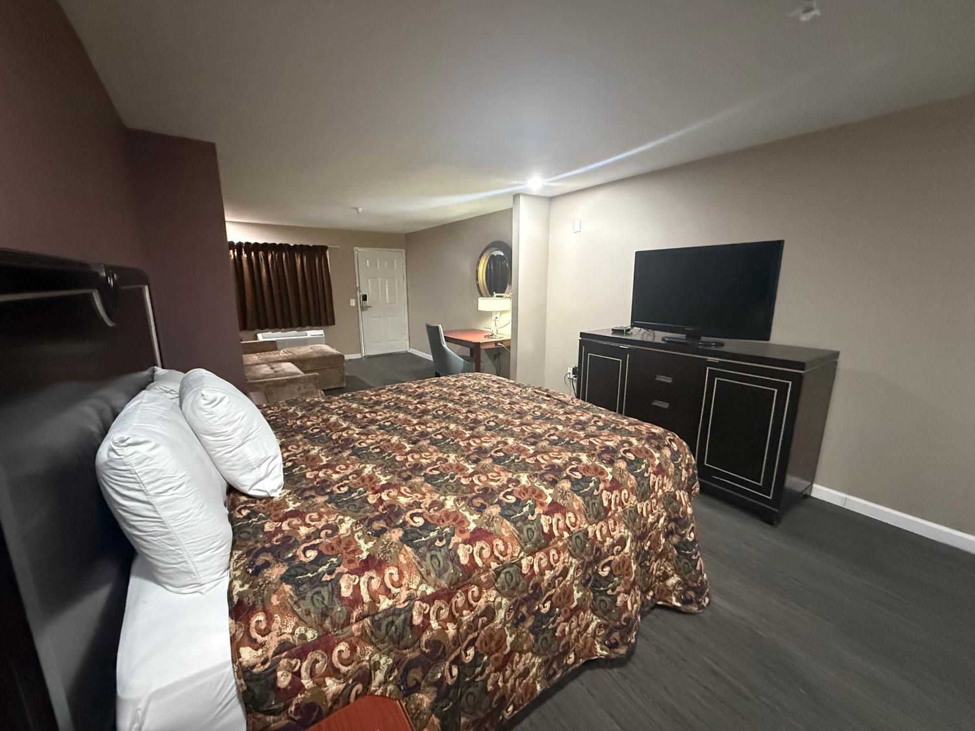 Magnolia Bay Hotel & Suites Джоунсбъроу Екстериор снимка