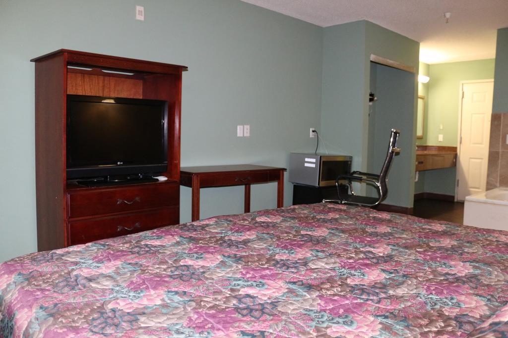 Magnolia Bay Hotel & Suites Джоунсбъроу Екстериор снимка