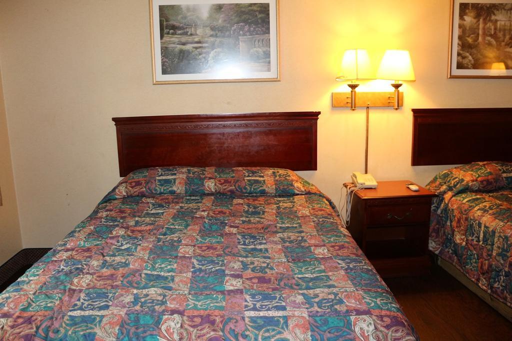 Magnolia Bay Hotel & Suites Джоунсбъроу Екстериор снимка