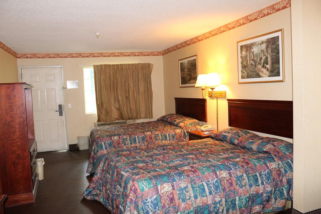 Magnolia Bay Hotel & Suites Джоунсбъроу Екстериор снимка