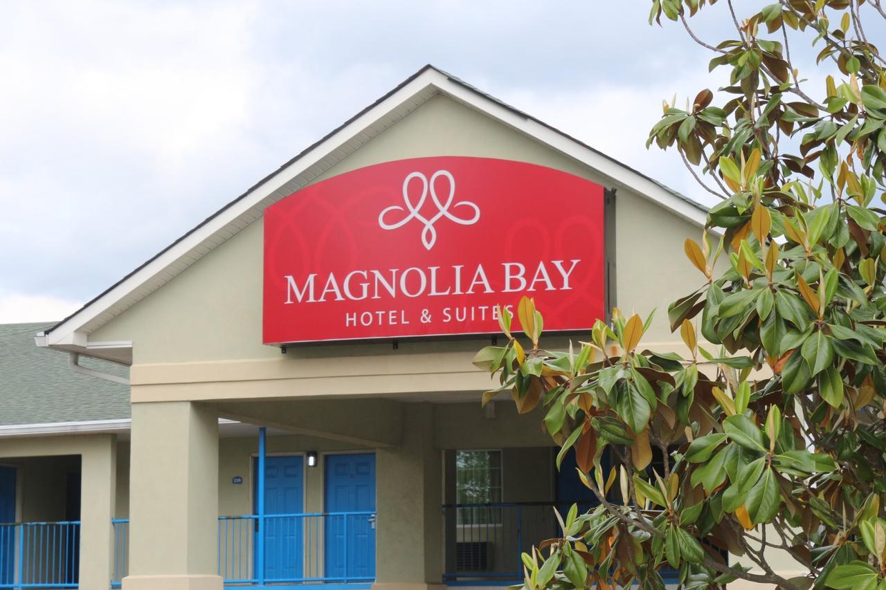 Magnolia Bay Hotel & Suites Джоунсбъроу Екстериор снимка