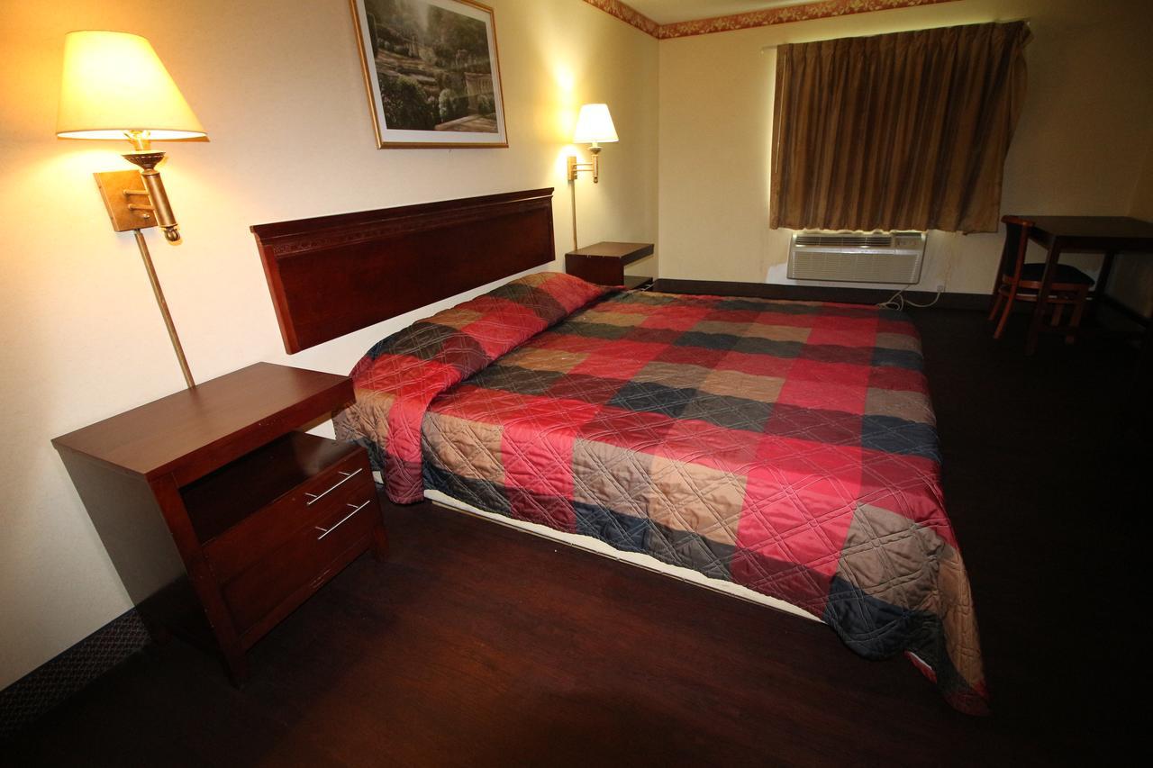 Magnolia Bay Hotel & Suites Джоунсбъроу Екстериор снимка