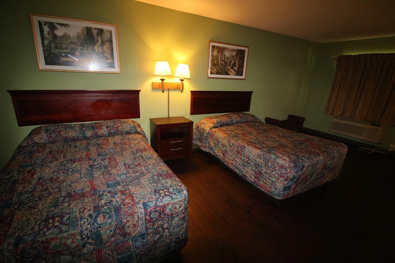 Magnolia Bay Hotel & Suites Джоунсбъроу Екстериор снимка
