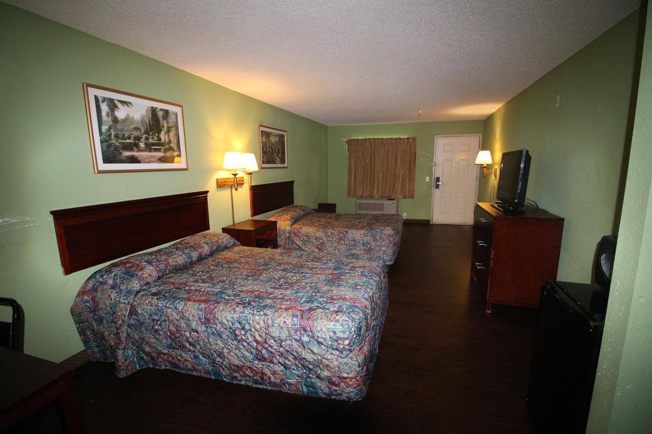 Magnolia Bay Hotel & Suites Джоунсбъроу Екстериор снимка