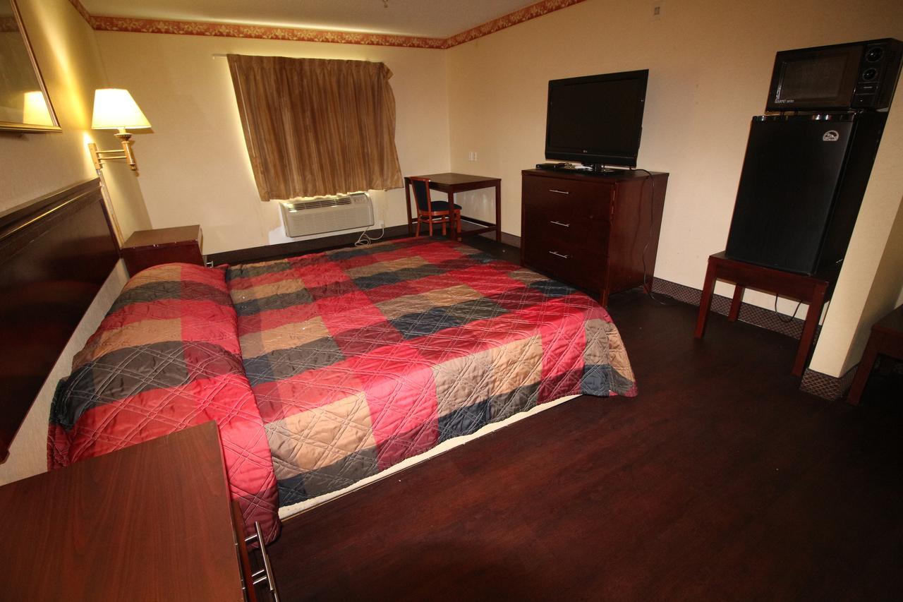 Magnolia Bay Hotel & Suites Джоунсбъроу Екстериор снимка