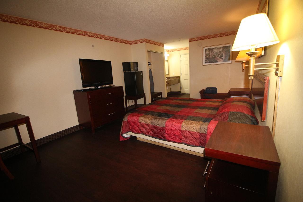 Magnolia Bay Hotel & Suites Джоунсбъроу Екстериор снимка
