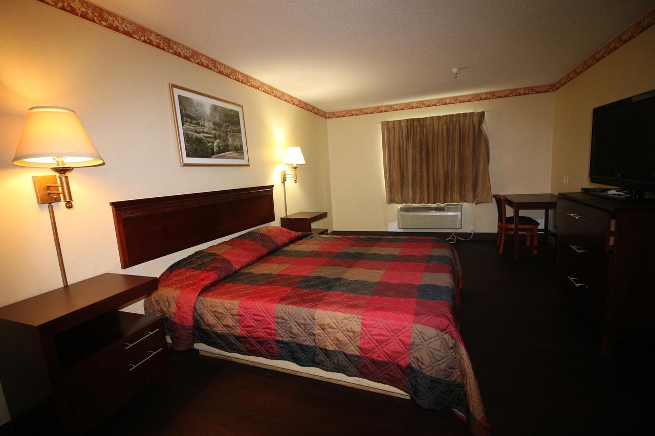 Magnolia Bay Hotel & Suites Джоунсбъроу Екстериор снимка