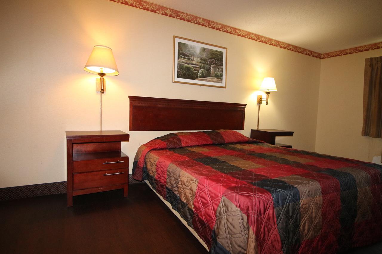 Magnolia Bay Hotel & Suites Джоунсбъроу Екстериор снимка