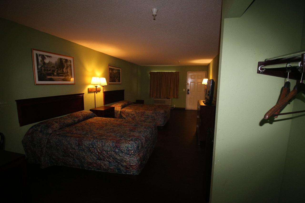 Magnolia Bay Hotel & Suites Джоунсбъроу Екстериор снимка