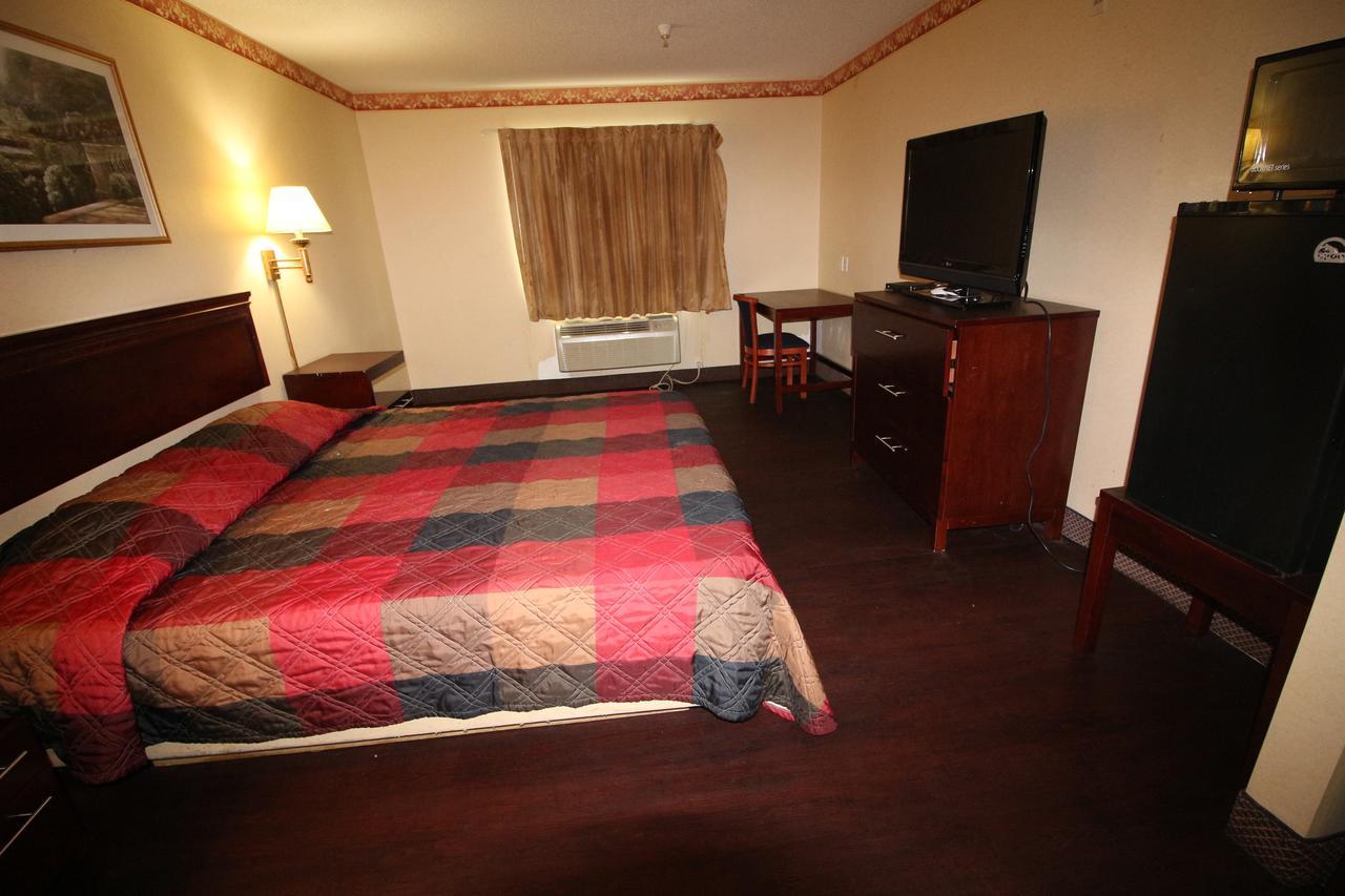 Magnolia Bay Hotel & Suites Джоунсбъроу Екстериор снимка
