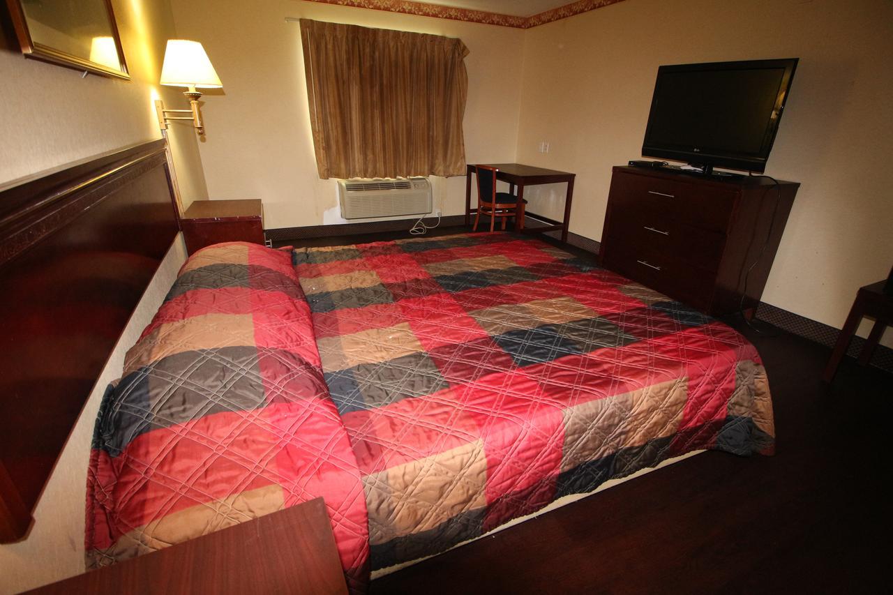 Magnolia Bay Hotel & Suites Джоунсбъроу Екстериор снимка